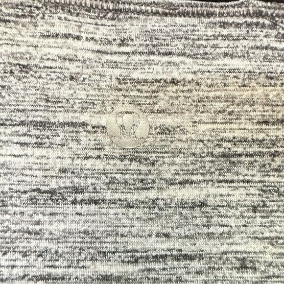 Lululemon t-shirt - size 2 - Picture 3 of 3